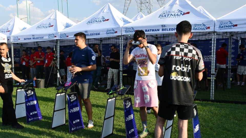 drone heyecanı - TEKNOFEST’te drone heyecanı