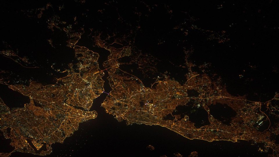 istanbul uzaydan böyle - İstanbul uzaydan böyle görünüyor. Fotoğraflar paylaşıldı