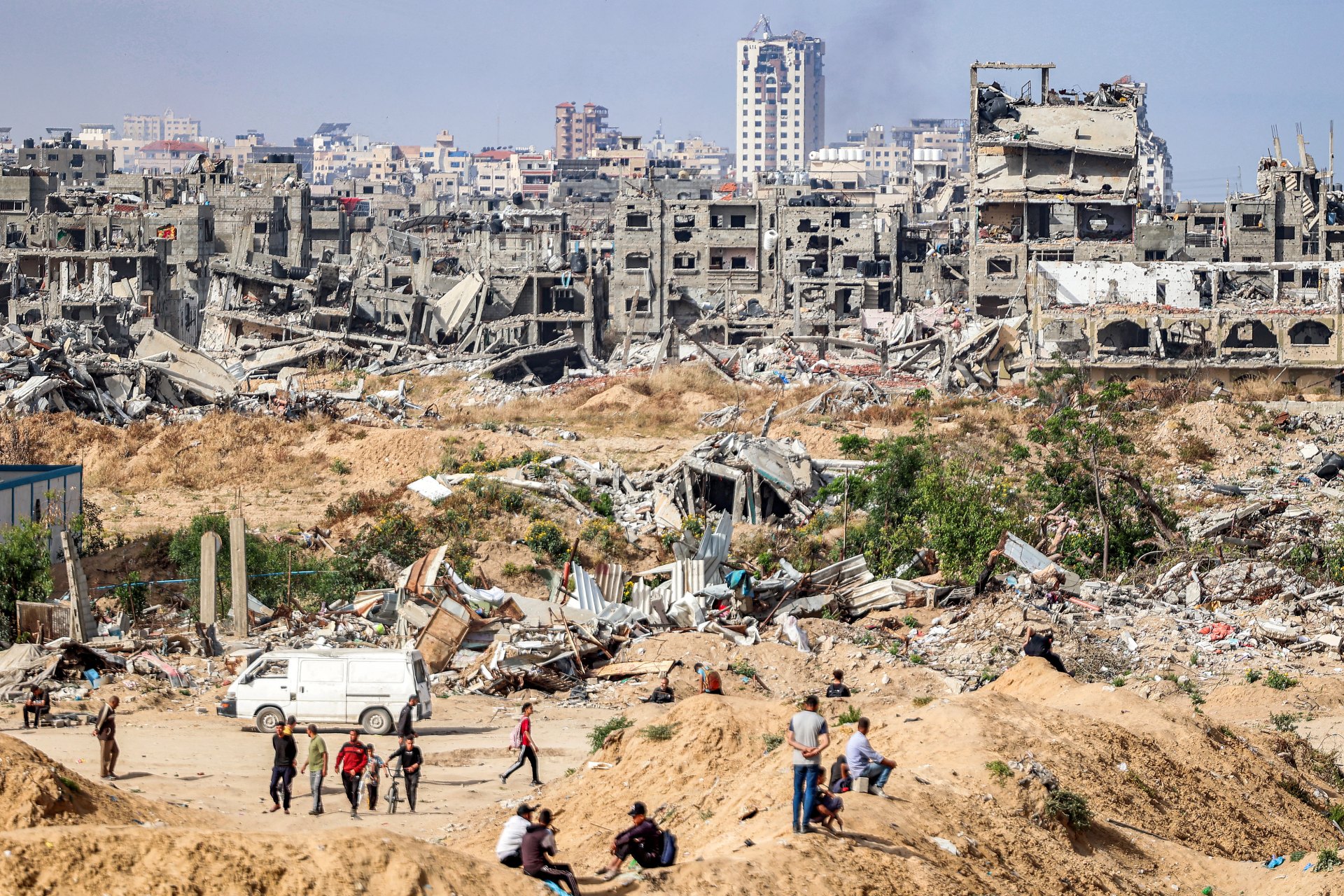 İsrail'in üst düzey Hamas yetkilisini aramak amacıyla Gazze Şehri kampına düzenlediği baskında 3 çocuk öldü